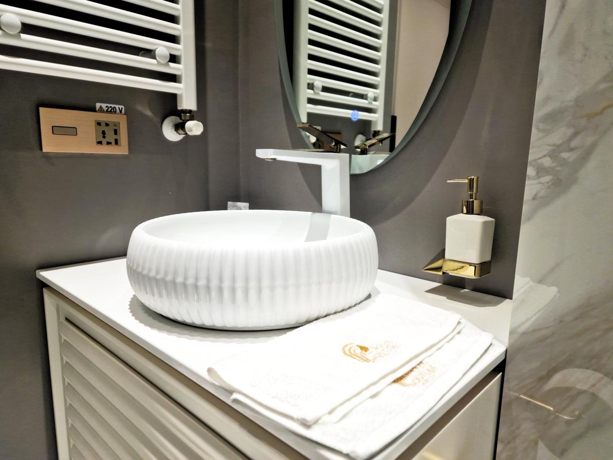 מלון Arn Boutique 4*