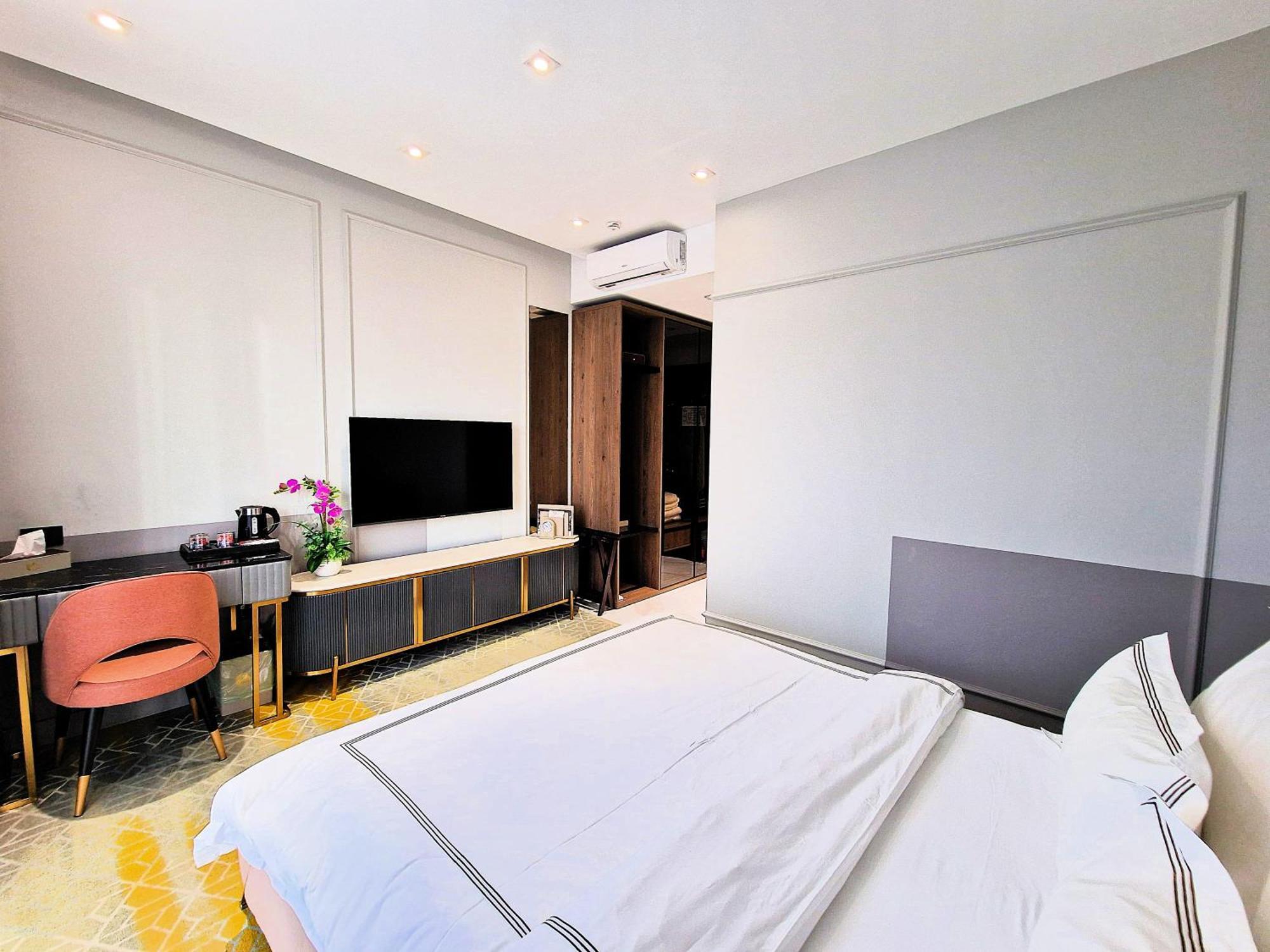 מלון Arn Boutique 4*