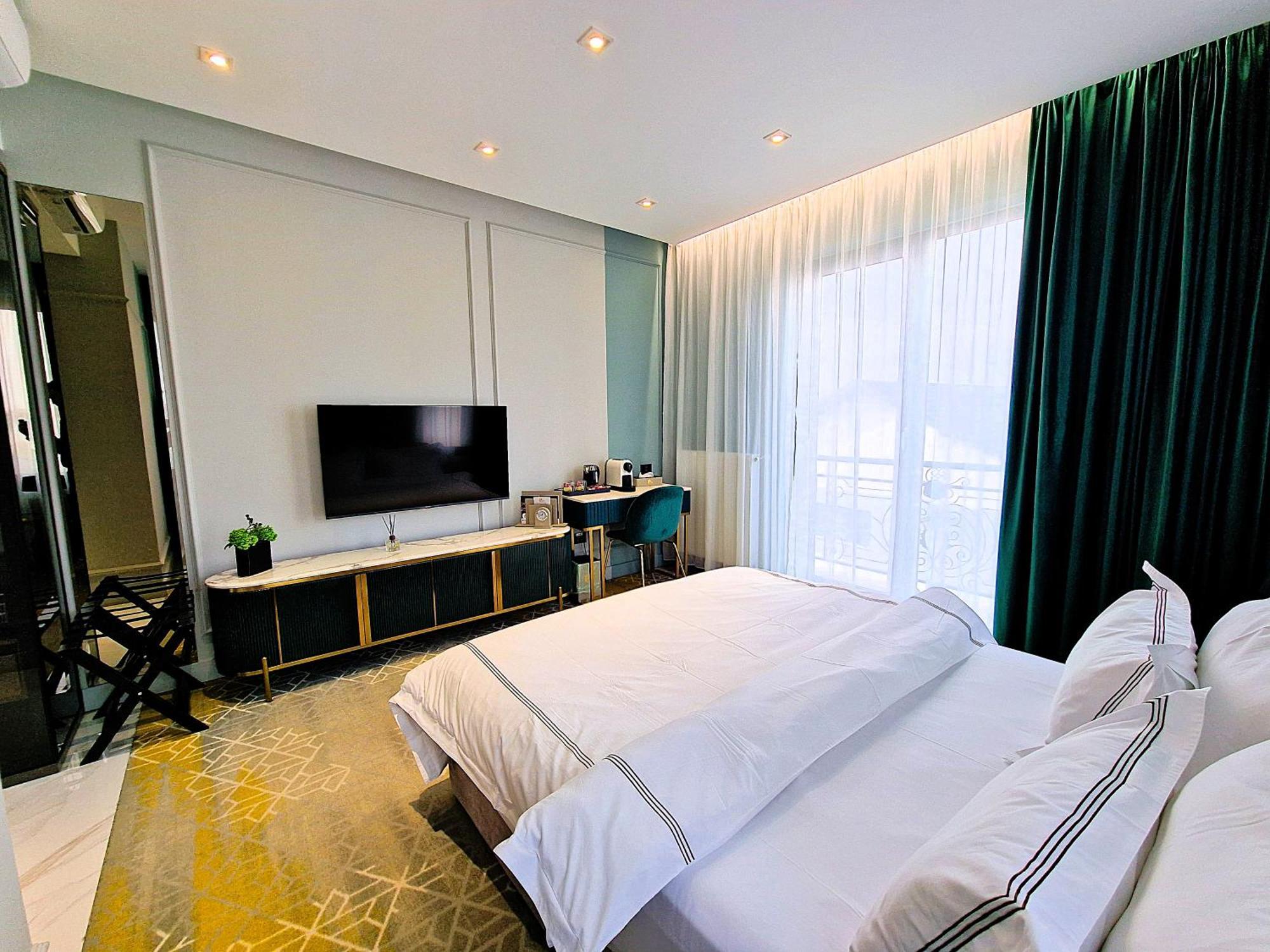 Arn Boutique 4*
